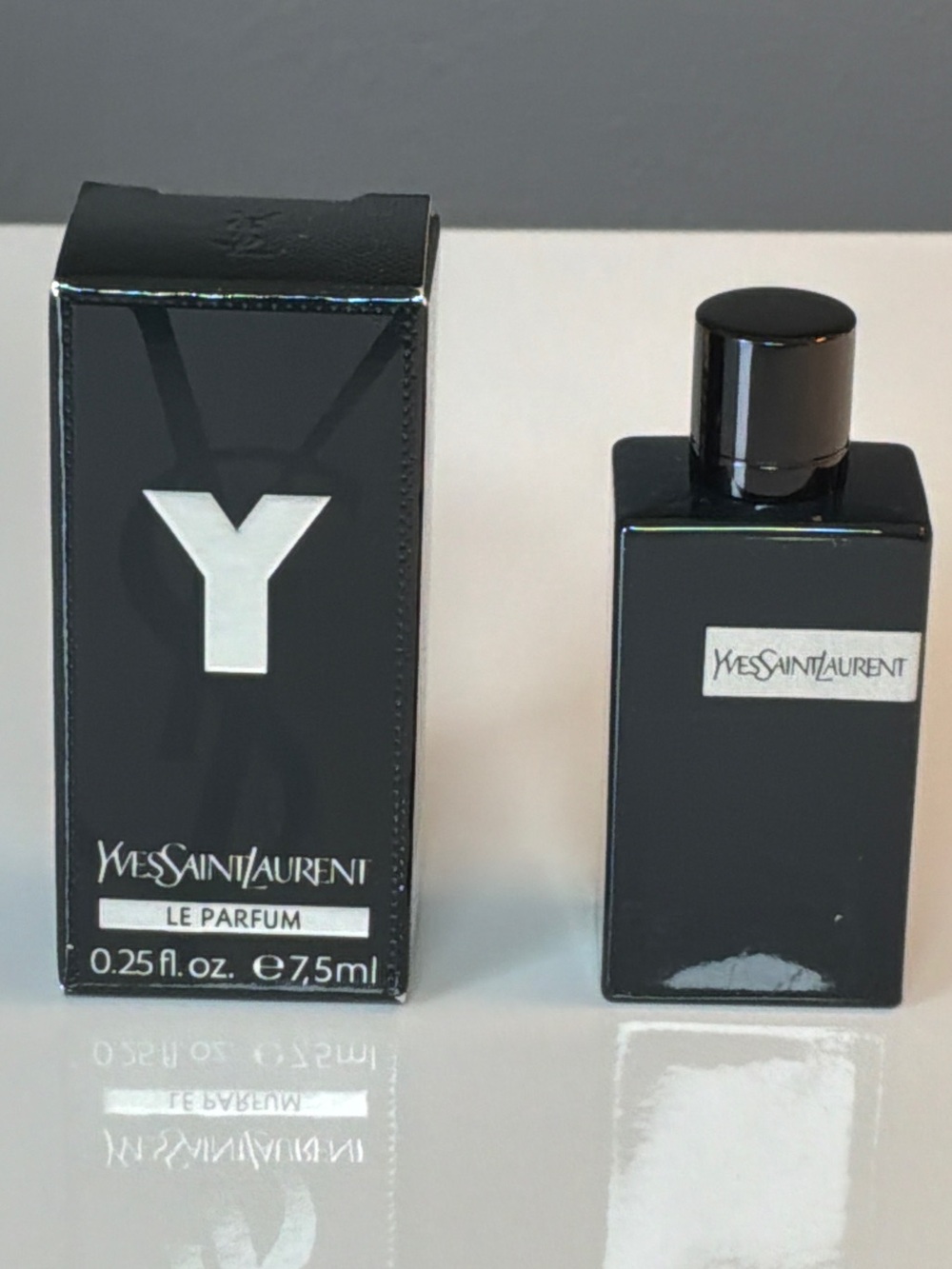 Y by Yves Saint Laurent Le Parfum - Black Mini Bottle, new/unused